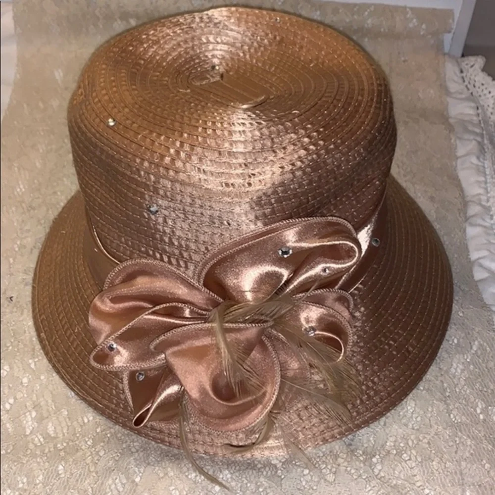 Swan Hat Vintage 6 inches high 7 head